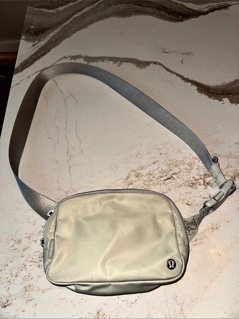 lululemon Everywhere Belt Bag 1L Crossbody in sage Green